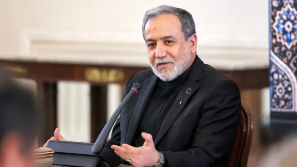 ایرانی وزیر خارجہ نے خبردار کیا ہے کہ جنگ اب صرف انسانی جانوں اور بنیادی ڈھانچے تک محدود نہیں رہی بلکہ ماحول کو بھی شدید اور ناقابل تلافی نقصان پہنچا رہی ہے۔