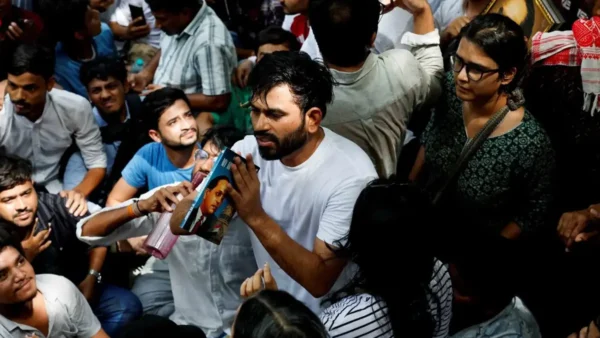 کاکروچ جنتا پارٹی کا احتجاج