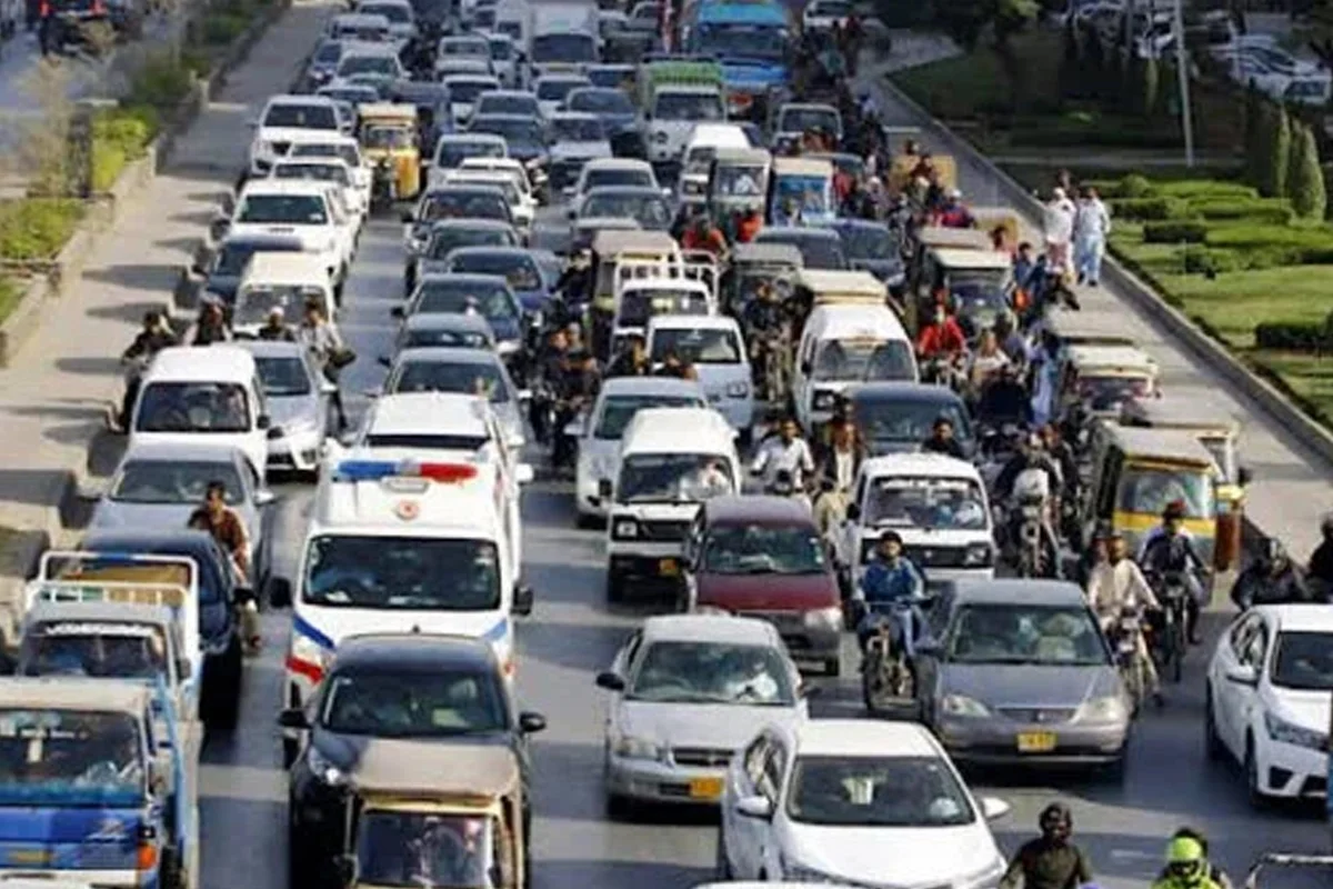 لاہور میں ٹریفک خلاف ورزیوں پر ایف آئی آر